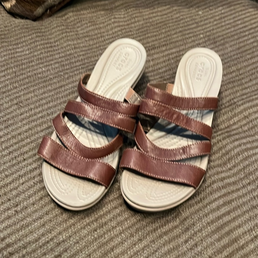 Brooklyn brown wedge crocs